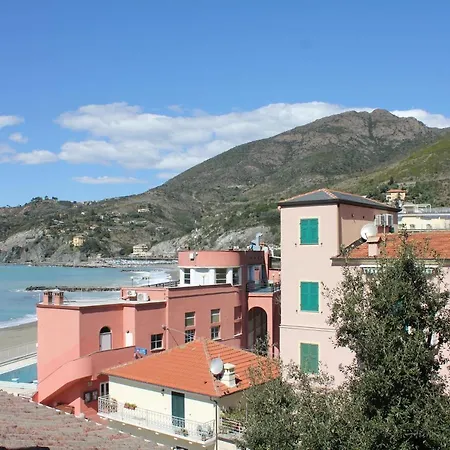 Seaside Apartment *